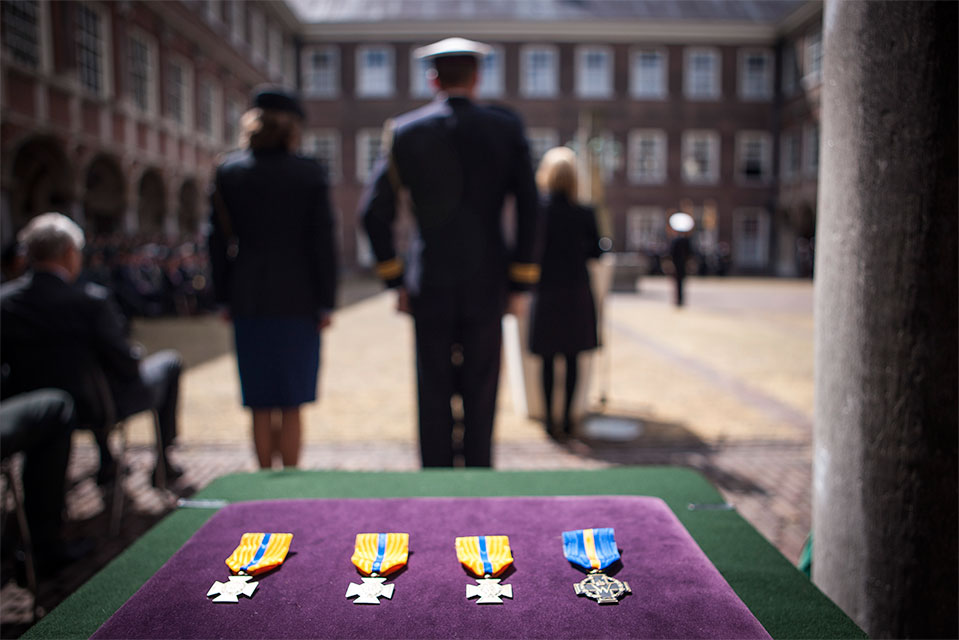 onderscheidingen op tafel