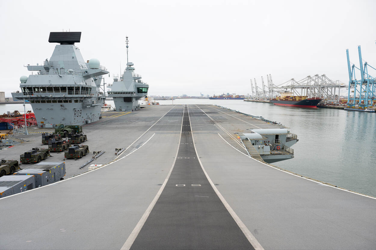 Het vliegdek van HMS Prince of Wales.