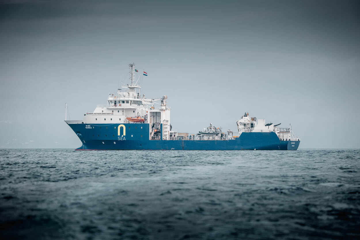 Het ingehuurde civiele schip Geosea.