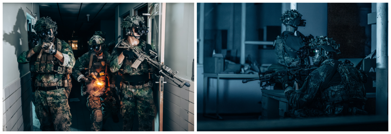 Links: 3 mariniers met de wapens getrokken en rechts: mariniers voorzien van helderheidsversterking met hun wapens in de aanslag.