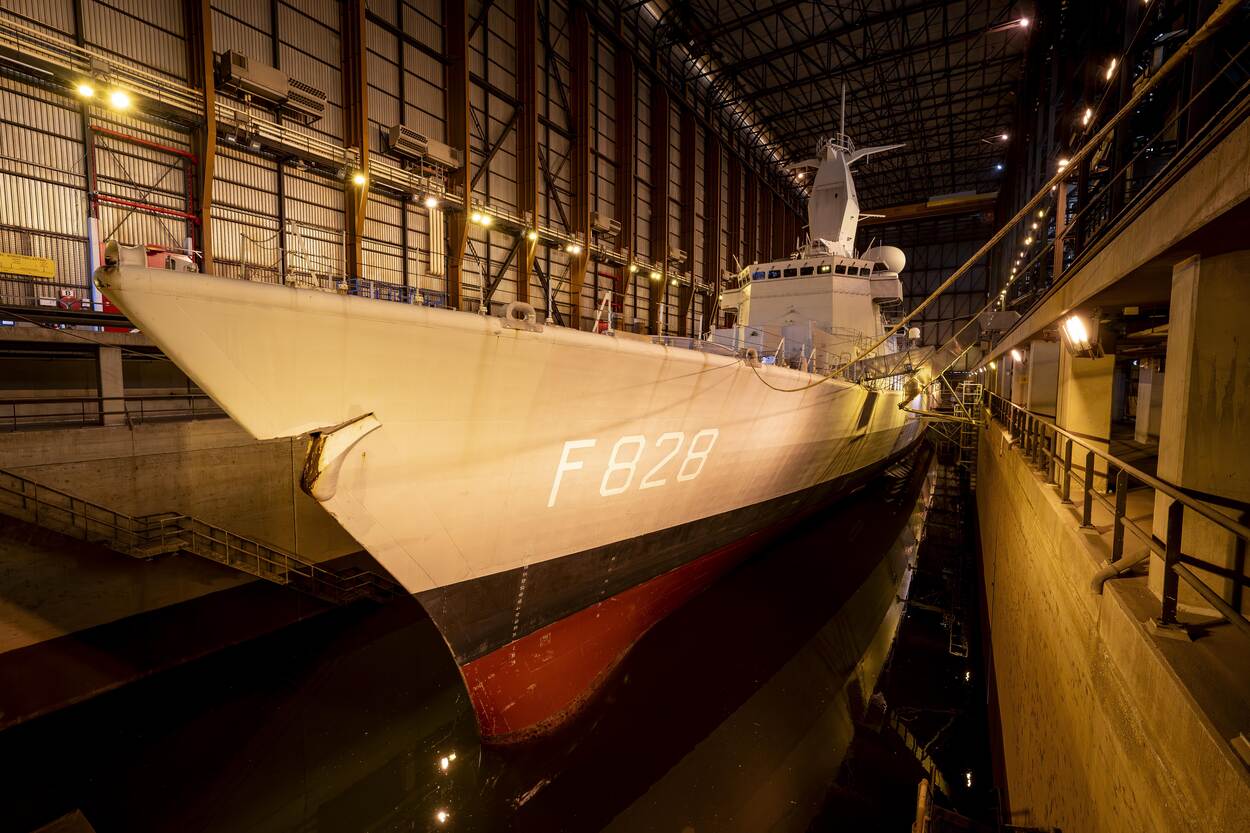 Zr.Ms. Van Speijk in het dok in Den Helder.