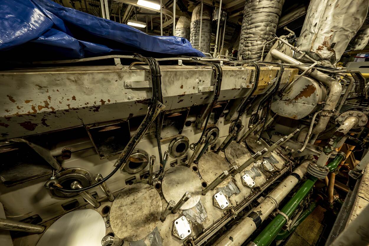 De dieselmotoren van de Van Speijk.