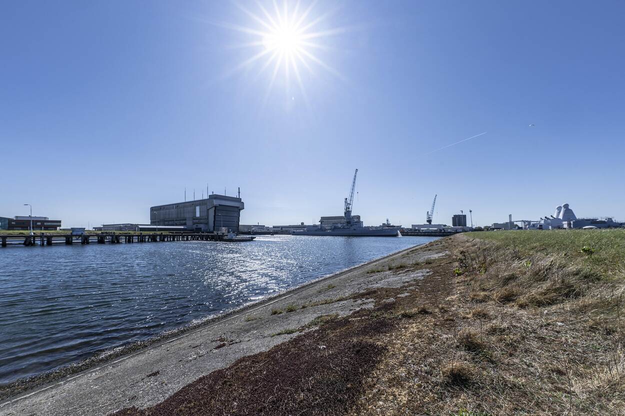 Uitzicht op de Nieuwe Haven in de richting van Dok 6.