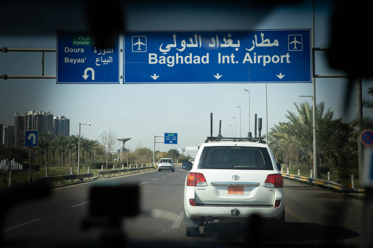 Force Protection rijdt in de richting van Bagdad International Airport