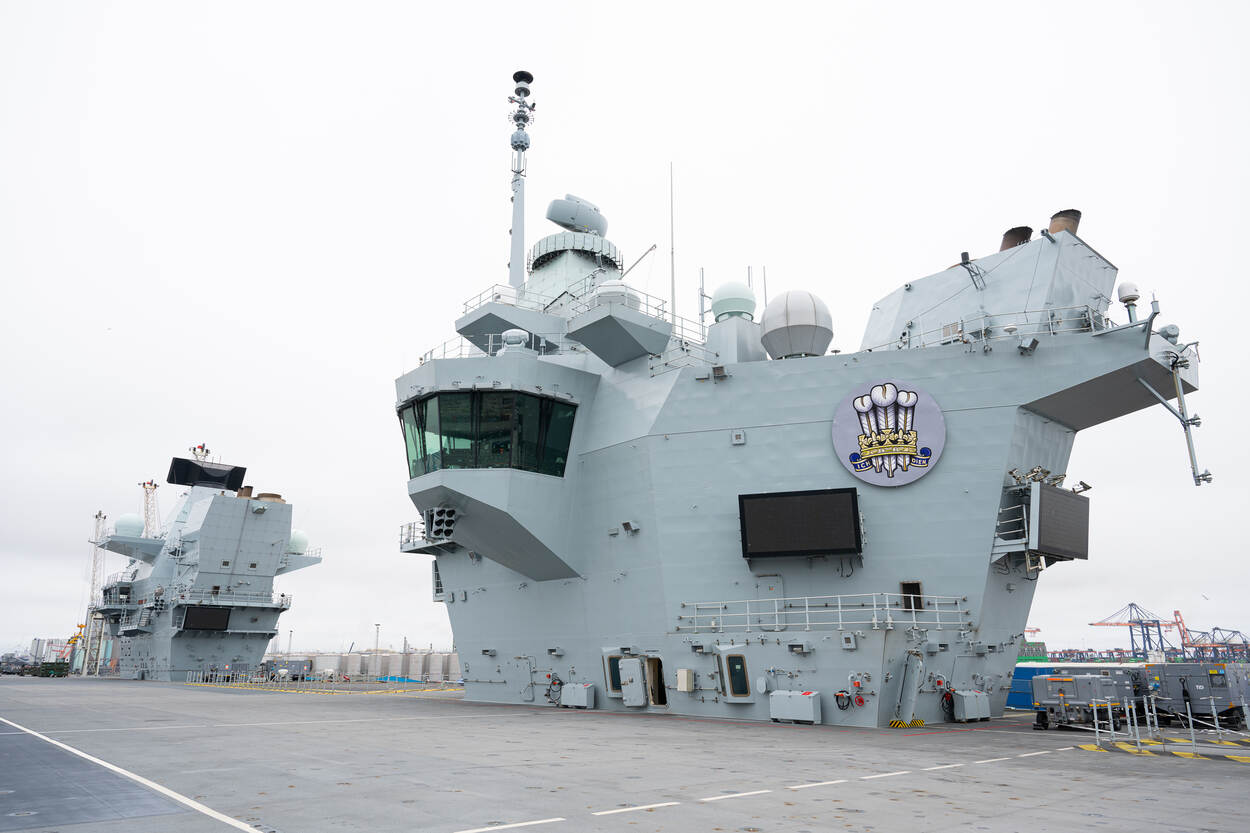 De twee controletorens op het vliegkampschip.