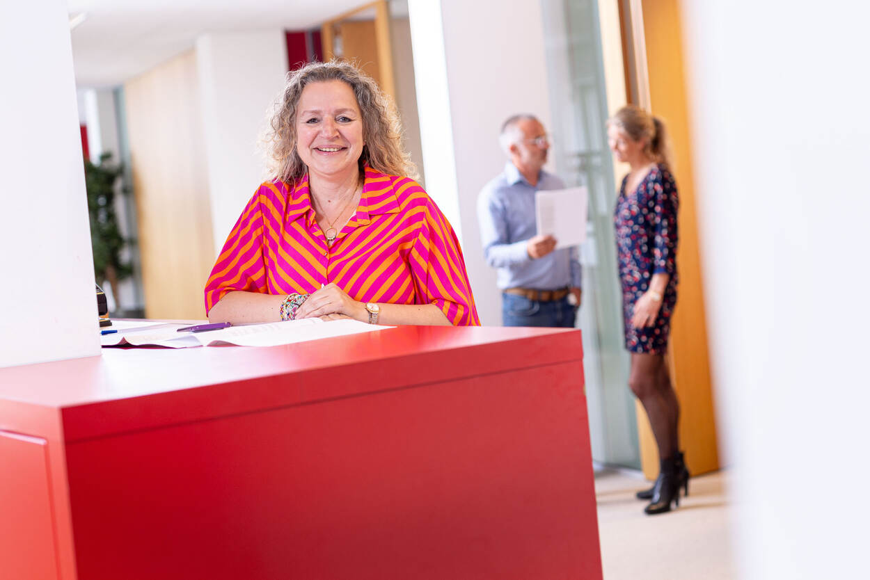 Foto van een collega die bij het cluster Integriteit werkt.