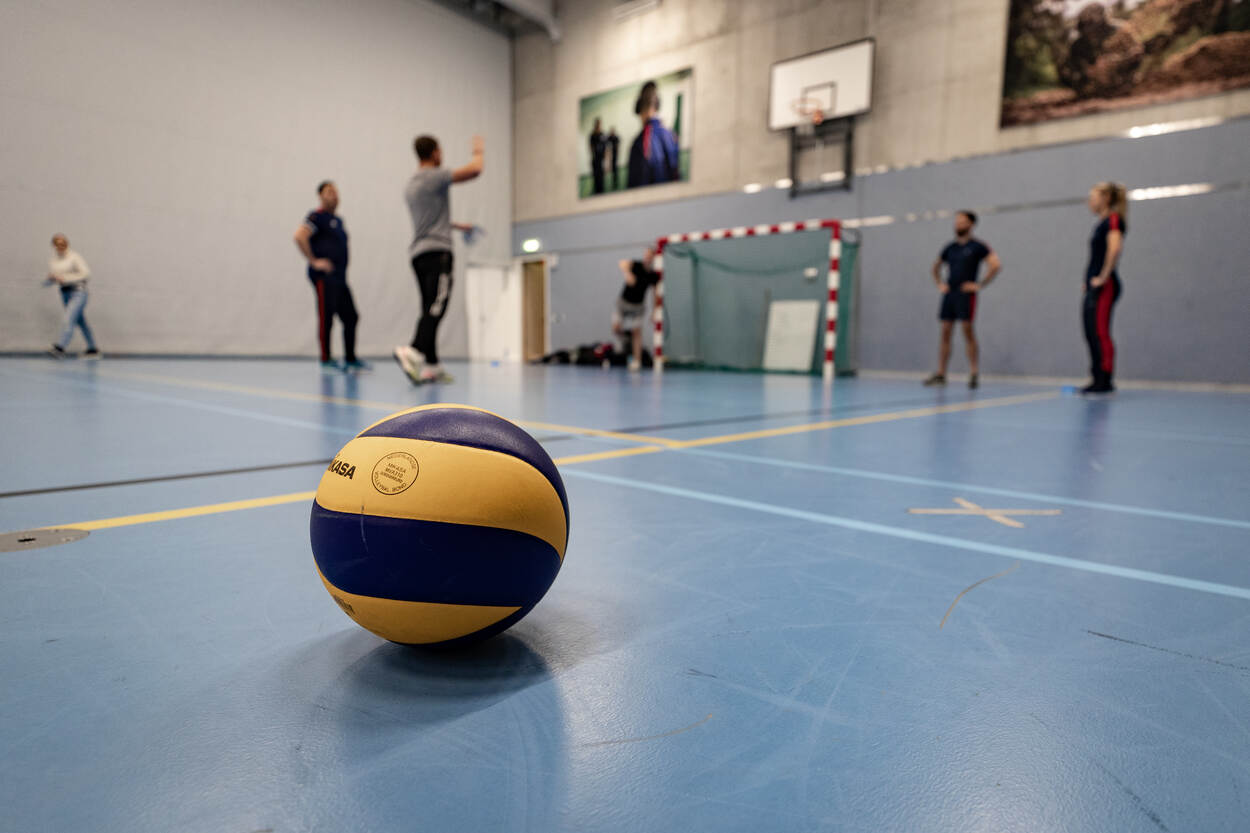 IBT-instructeurs in opleiding. Een les in een sporthal.