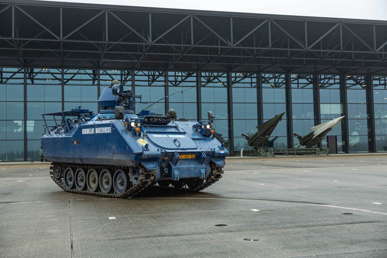 YPR van de KMar bij Nationaal Militair Museum.