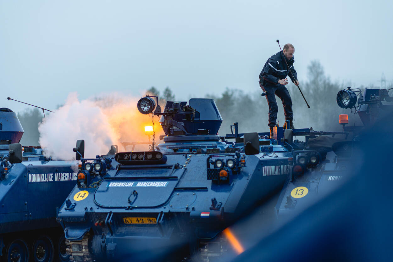 YPR en Marechaussee van de LBO.