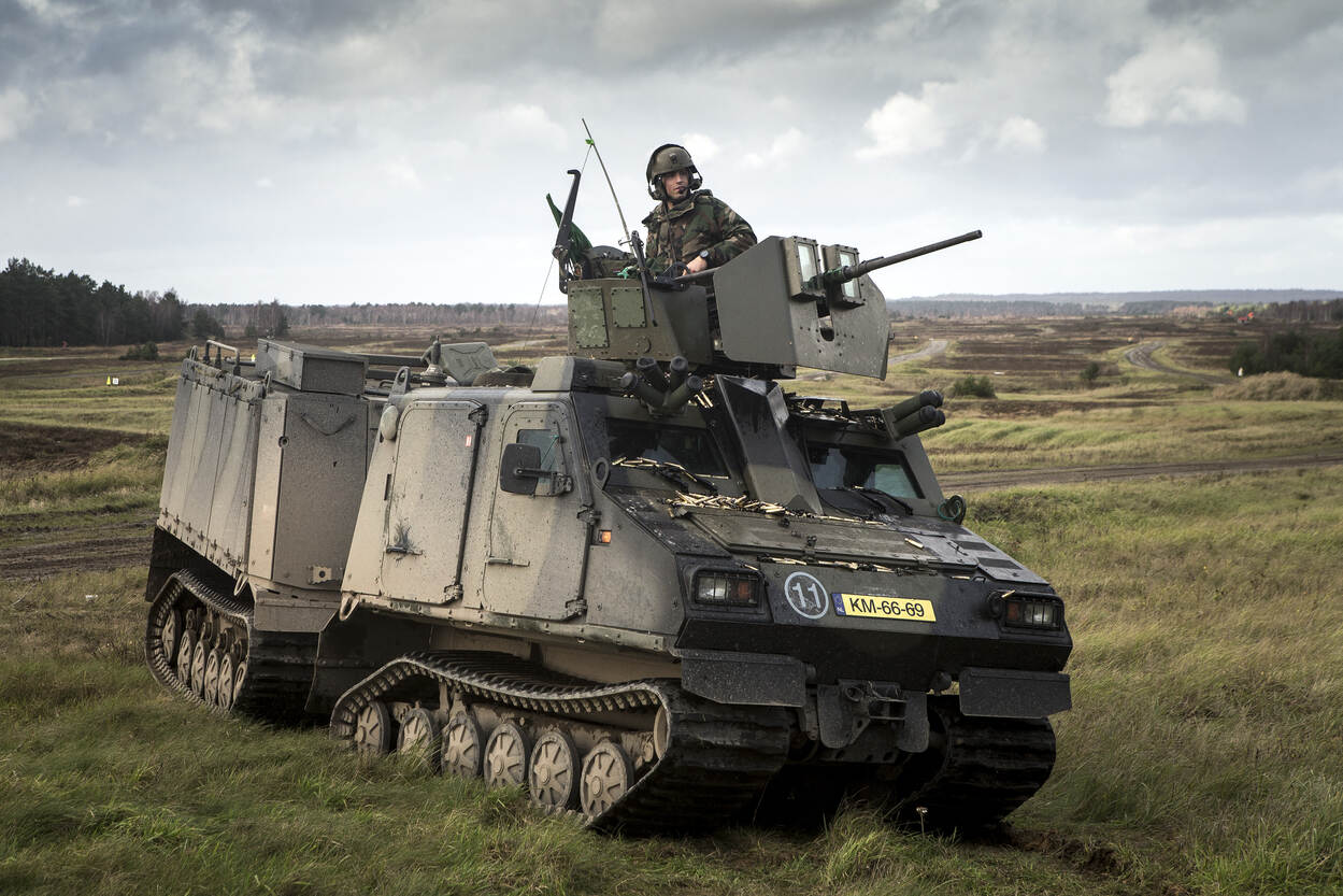 Viking rupsvoertuig op het oefenterrein in Bergen-Hohne.