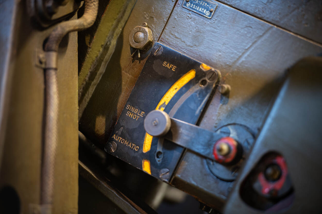 Vuurregelaar op het wapen met opties Safe, Single Shot en Automatic.