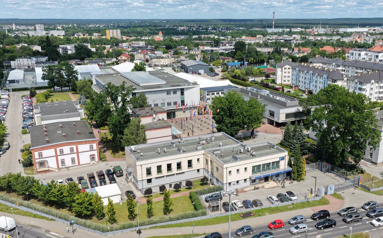 aanzicht vanuit de lucht van het Joint Force Training Centre (JFTC) van de NAVO in de Noord-Poolse stad Bydgoszcz.