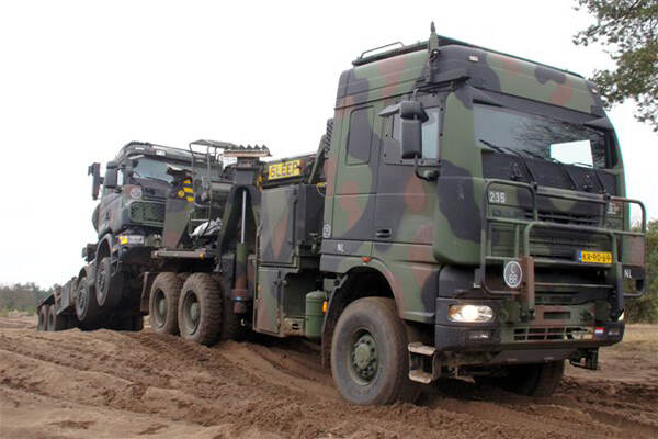 Defensie heeft momenteel 2 typen DAF-takelwagens voor het bergen en afvoeren van wielvoertuigen: de YBB-95.480 en de oudere YBZ-3300.&nbsp;