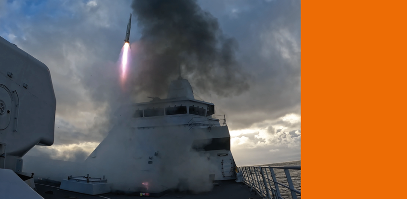 Lancering van een raket vanaf een marineschip
