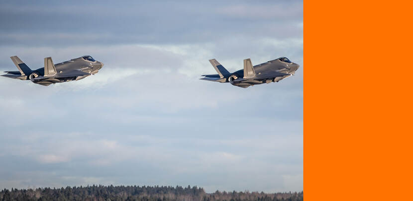 2 F-35's in de lucht.