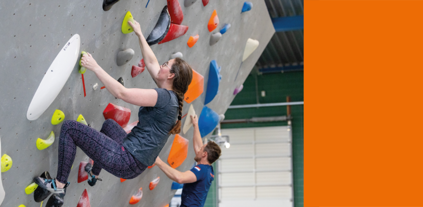 Beeld van het Open Defensiekampioenschap Boulderen.