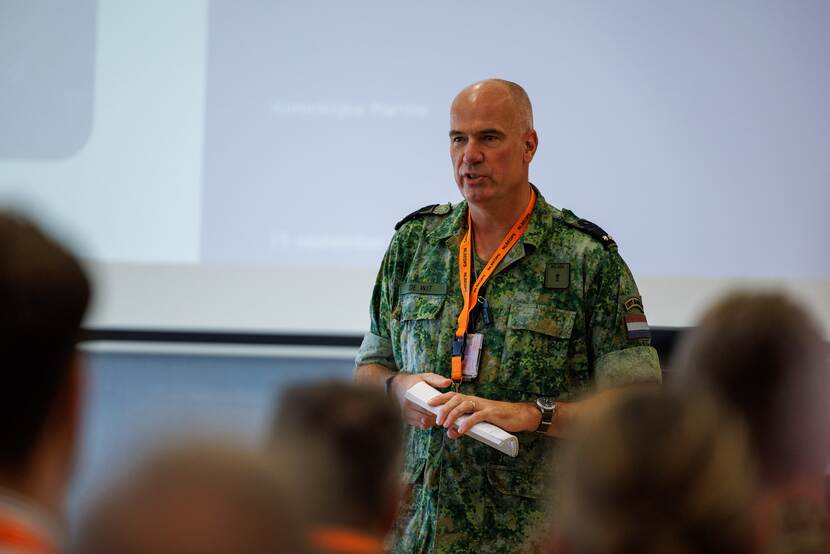 De plaatsvervangend Commandant Zeestrijdkrachten generaal-majoor der mariniers Rob de Wit.