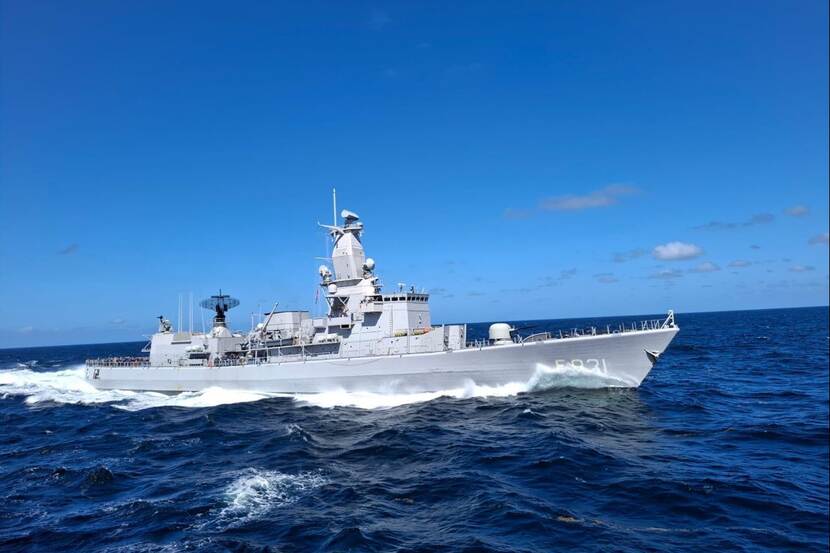 De Van Amstel op volle zee.