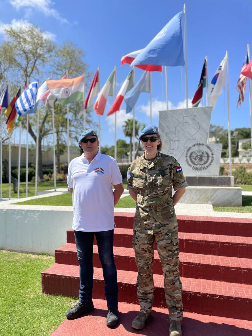 Eén van de taken die Annelies als Senior National Representative (SNR) voor Nederland doet, is het ontvangen van veteranen. Hier is ze te zien met Bert Kleine Schaars, de voorzitter van de stichting Veteranen Voor Libanon.