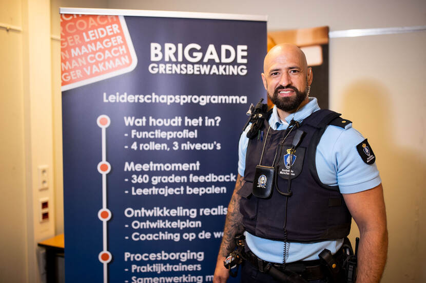 Foto van initiatiefnemer tweede luitenant Mitchell.