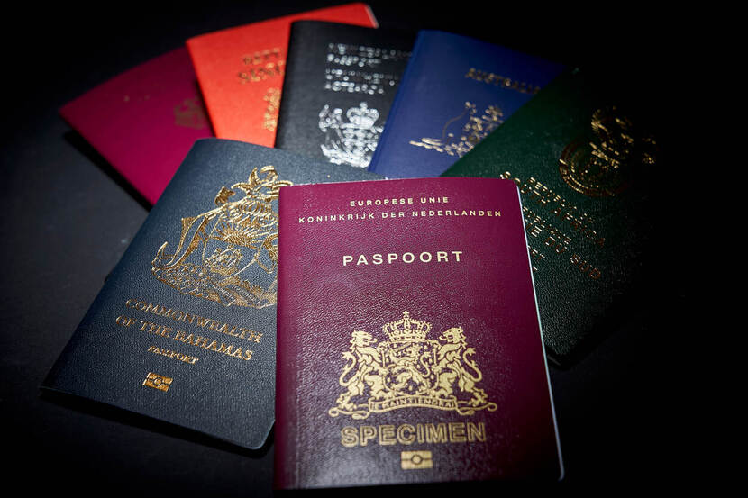 Een stapeltje met paspoorten.
