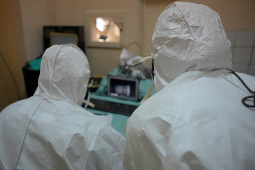 Collega's van het FO-team aan het werk in Oekraine.