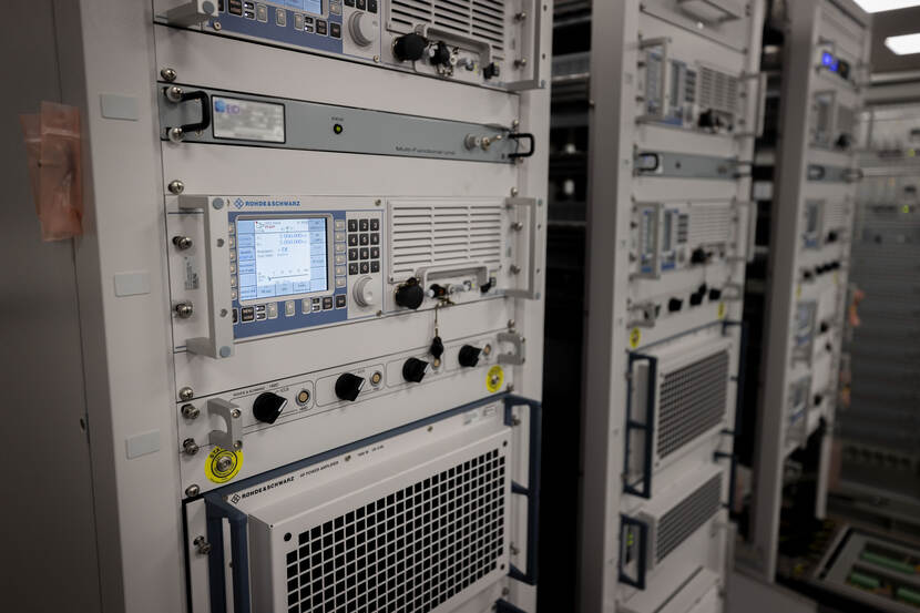 Radiokasten voor het Combat Support Ship Zr.Ms. Den Helder.