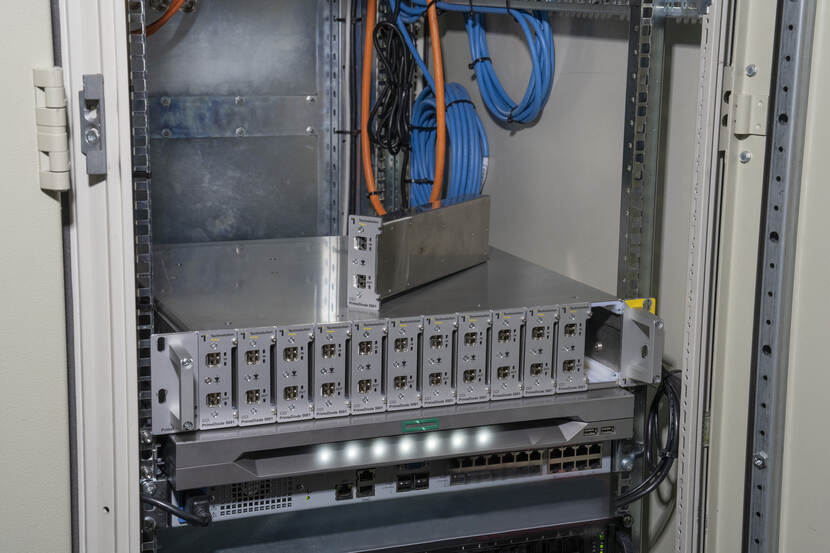 Serverrek met een verdieping datadiodes.