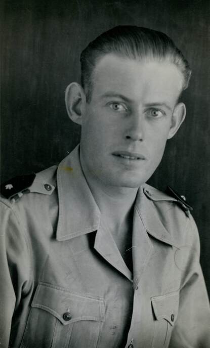 Portretfoto in sepia van Bert Carper als twintiger.