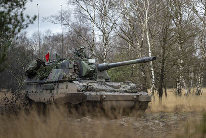 Een PzH in het veld.