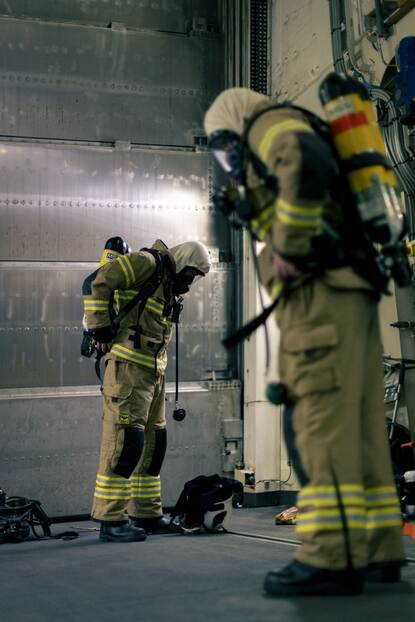 De marinebrandweer in actie.