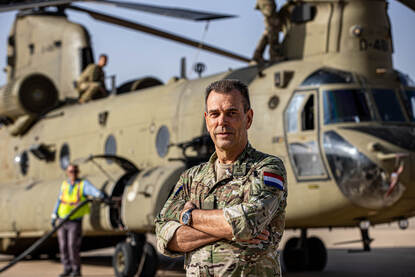 Een portretfoto van Hoofd Onderhoud bij 298 Squadron eerste luitenant Arthur.