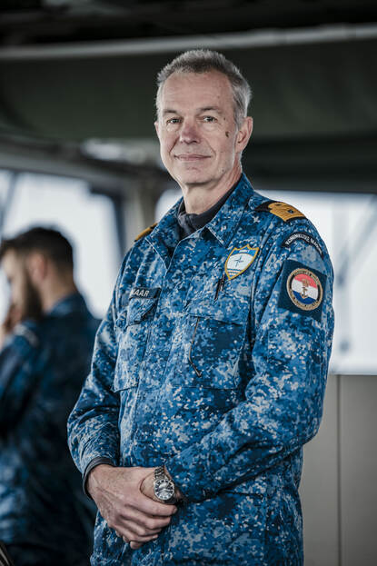 Potretfoto van commandeur Warnaar.