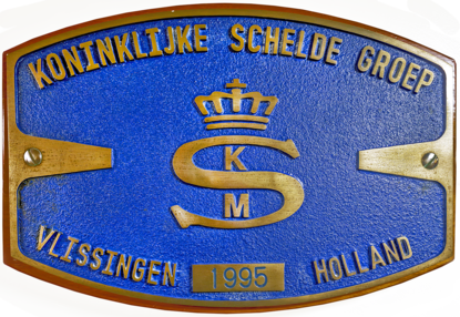 Een plaquette aan boord van de Van Speijk.