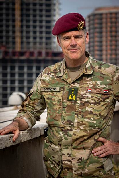 Een portretfoto van Force Commander Cas Schreurs.