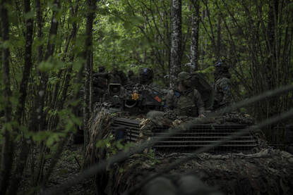 Verkenners op pad tijdens oefening Iron Wolf in Litouwen.