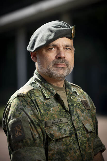 Een portretfoto van brigadegeneraal Jaco Brosky.
