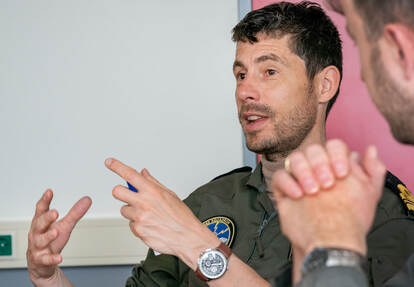 Close-up van luitenant ter zee 1 Johan en ranggenoot Martin.