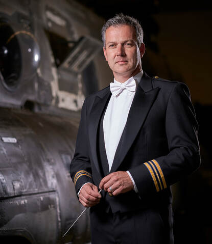 Portret van chef-dirigent majoor Patrick Curfs.