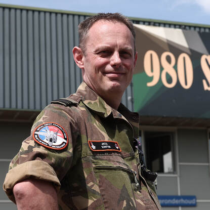 Portretfoto van majoor Jacco Schutten.