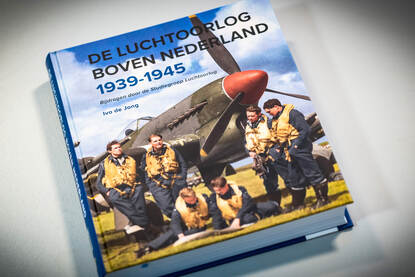 Het boek De luchtoorlog boven Nederland 1939-1945.