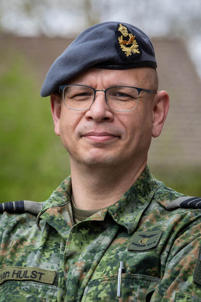 Portretfoto van luitenant-kolonel Léon van Hulst.