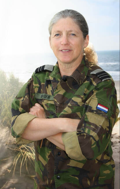 Portretfoto van majoor Caroline Burger.