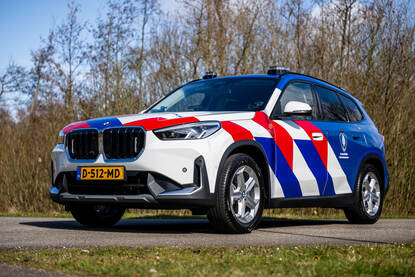 De nieuwe BMW X1 Striping van de Marechaussee.
